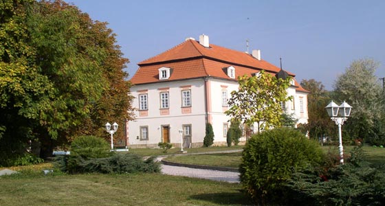 barokním zámečku Sobčice